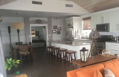 Crescent City Cottage | Experience Seas the Day Cottage: Lake Views & Pet-Friendly Stay