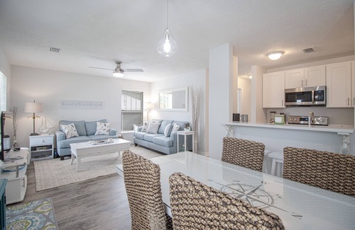 Gulfport Cottage | Cozy Seas the Day Cottage with Ocean View & Breakfast