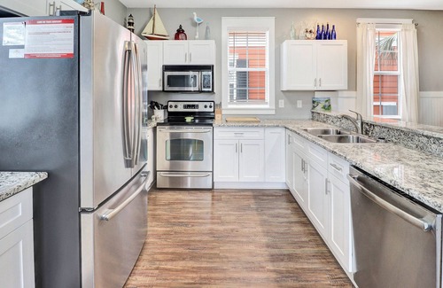 Port St. Joe House | Seas the Day: Pet-Friendly 2BD Cottage with Pools