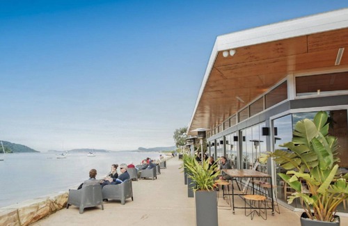 Ettalong Beach Apartment | Experience SEAS THE DREAM at Ettalong Beach with Ocean Views