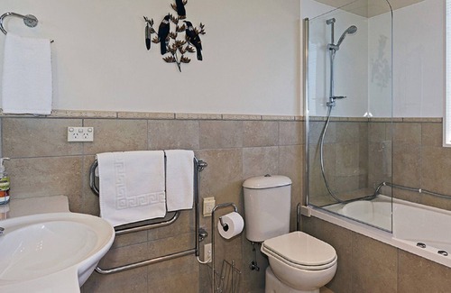 Britannia Heights House | Seasbreeze 3 - Guest Rated: 9.8 with Ocean Views & Spa