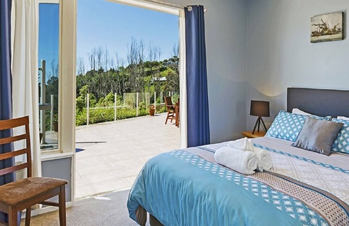 Britannia Heights House | Seasbreeze 3 - Guest Rated: 9.8 with Ocean Views & Spa