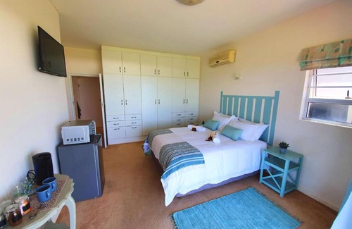 Amatola Coastal House | Oceanfront Getaway at Seascape 2 Glengariff - Rated 9/10