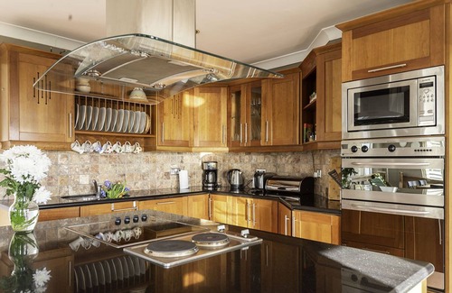 Bothar Bui House | Seascape House: Top-Rated 3 Bedroom Getaway with Kitchen