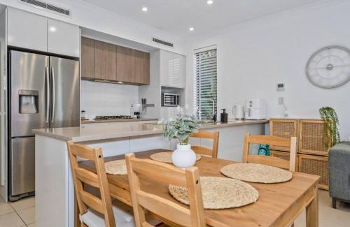 Halls Head House | Pet-Friendly Beach Retreat with Cafe and Fire Pit