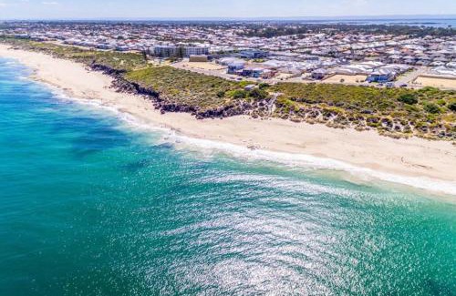 Halls Head House | Pet-Friendly Beach Retreat with Cafe and Fire Pit