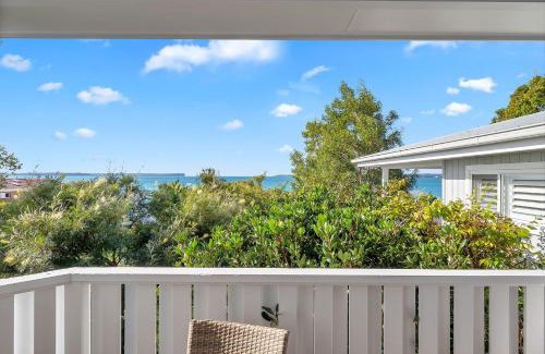 Hyams Beach House | Cozy Seascape Cottage at Hyams Beach - Family Friendly Retreat