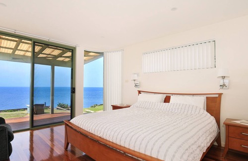 Culburra Beach House | Seascape @Culburra. Waterfront, 4B4B, 180 degree views. Dog friendly