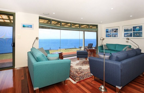 Culburra Beach House | Seascape @Culburra. Waterfront, 4B4B, 180 degree views. Dog friendly