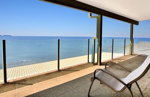 Culburra Beach House | Seascape @Culburra. Waterfront, 4B4B, 180 degree views. Dog friendly