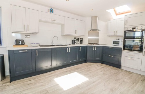 Trearddur Bay Cottage | Seascape: Family-Friendly Retreat with Cozy Open Fire