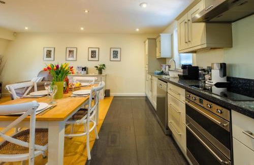 Aldeburgh Apartment | Seascape: Family-Friendly Retreat with 9.5/10 Guest Rating