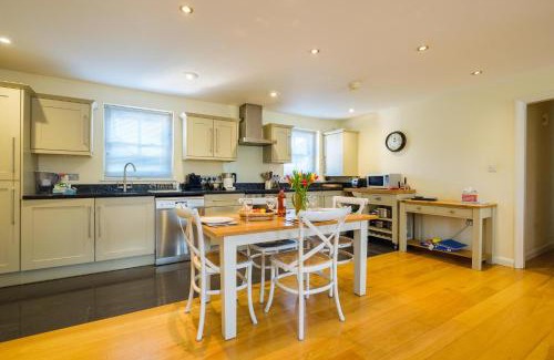 Aldeburgh Apartment | Seascape: Family-Friendly Retreat with 9.5/10 Guest Rating
