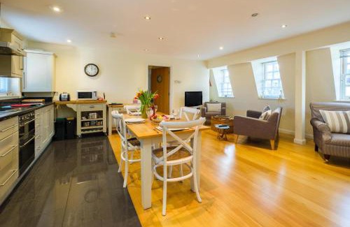 Aldeburgh Apartment | Seascape: Family-Friendly Retreat with 9.5/10 Guest Rating