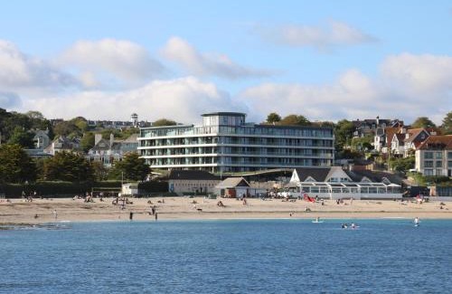 Maenporth Apartment | Seascape: Ocean View Retreat with Top Guest Ratings