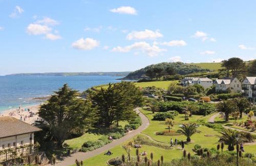 Maenporth Apartment | Seascape: Ocean View Retreat with Top Guest Ratings