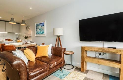 Maenporth Apartment | Seascape: Ocean View Retreat with Top Guest Ratings