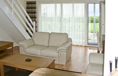 Kessingland House | Seascape: Pet-Friendly Retreat with 9/10 Guest Ratings