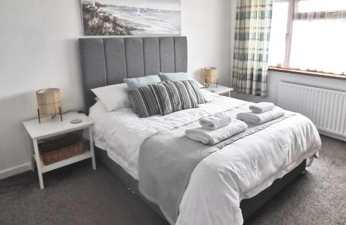 Aberporth House | Seascape Holiday Home: Family & Pet-Friendly Retreat
