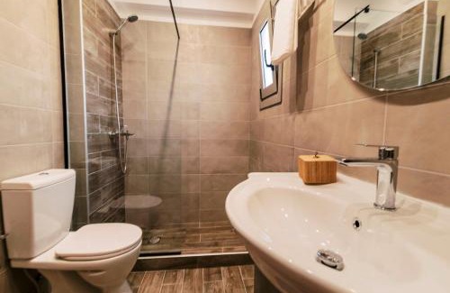 Petaloudes Apartment | Cozy Seascape House: Pet Friendly with High Guest Ratings