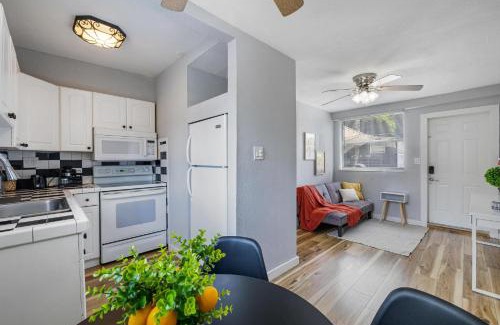 Poinciana Park Apartment | Pet-Friendly Seascape - Steps from Las Olas & Beach
