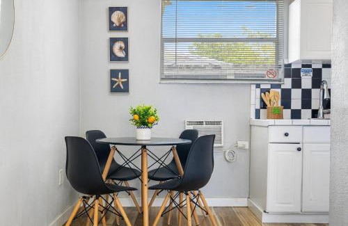 Poinciana Park Apartment | Pet-Friendly Seascape - Steps from Las Olas & Beach