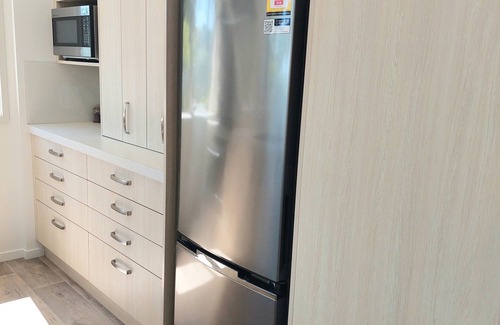 Coromandel Forest Park Apartment | Modern Seascape Apartment with Hot Tub on the Thames Coast