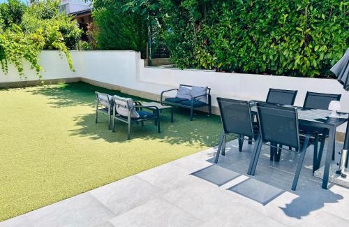 Pjescana Uvala Apartment | Beachside Bliss at SeaScape Residence - 4-Star Retreat