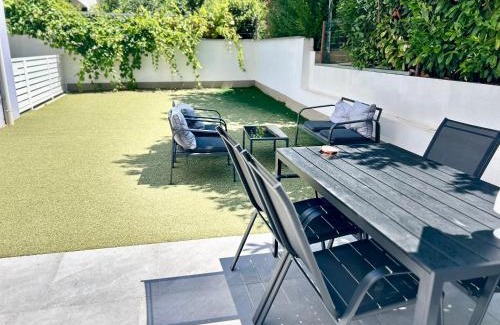 Pjescana Uvala Apartment | Beachside Bliss at SeaScape Residence - 4-Star Retreat