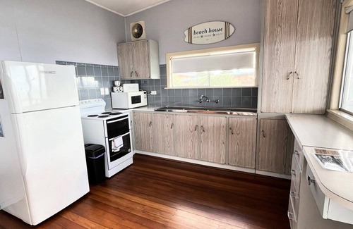 Minnie Water Apartment | Cozy Seascape Upstairs: Family-Friendly Retreat in Minnie Water