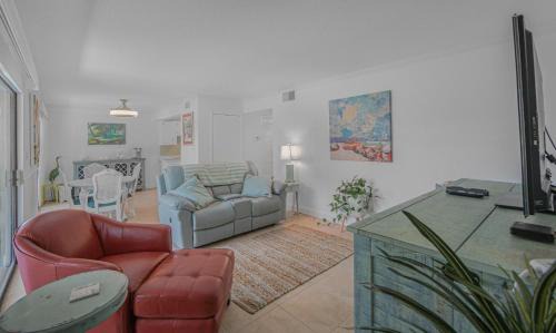 Miramar Beach House | Seascape Villa - 33B: Family-Friendly Stay with Pool Access