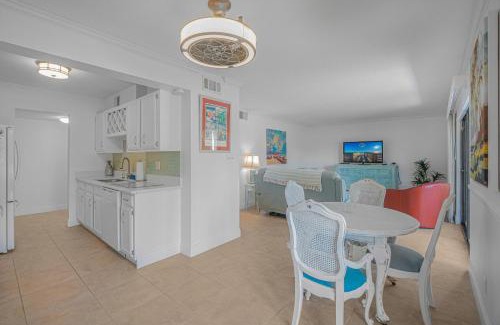 Miramar Beach House | Seascape Villa - 33B: Family-Friendly Stay with Pool Access