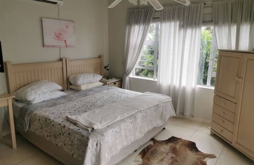 Umkomaas Bed & Breakfast | Cozy Seascapes Cottage with Pool & Family-Friendly Amenities