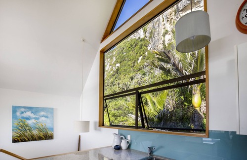 Punakaiki House | Oceanfront Retreat at Seascapes Punakaiki with Ocean View
