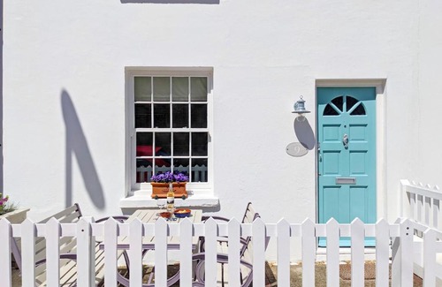 Worthing House | Discover Seashell Cottage - Family-Friendly Getaway in Worthing