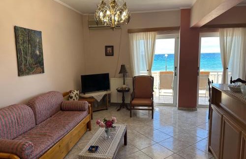 Xylokastro-Evrostina Apartment | Seashell Home: Pet-Friendly Retreat with Private Beach