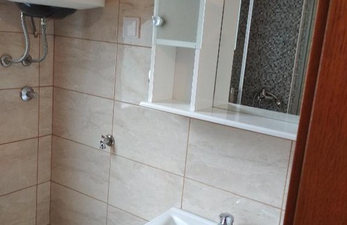 Topla Apartment | Top-Rated Seashell Retreat: Pet & Child Friendly Escape