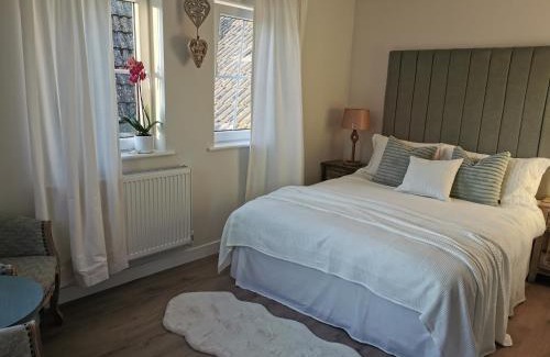 Burnham-on-Sea Apartment | Seashell Apartment: Oceanfront Retreat with Top Reviews