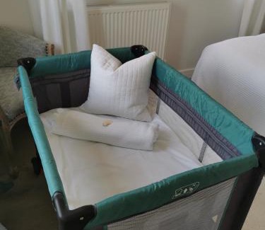 Burnham-on-Sea Apartment | Seashell Apartment: Oceanfront Retreat with Top Reviews