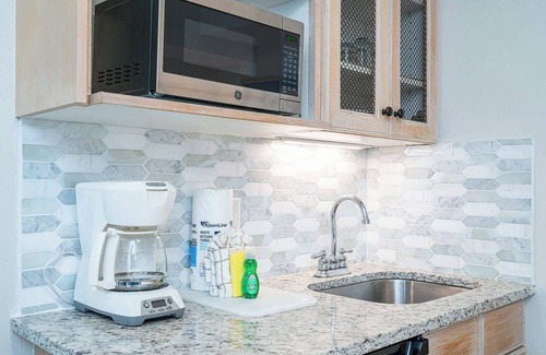 Baytowne Wharf Apartment | Oceanfront Retreat at Pilot House with Pool & Breakfast