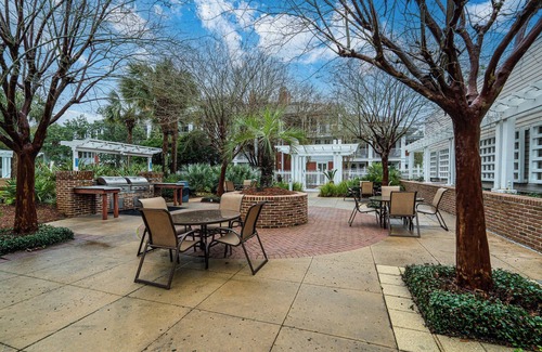 Baytowne Wharf Apartment | Oceanfront Retreat at Pilot House with Pool & Breakfast