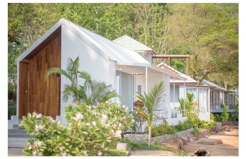 Khlong Khut Resort | Seashell Village Resort: Beachfront Bliss with Family Amenities