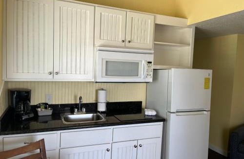 Port Aransas Hotel | Beachside Retreat: Seashell Village Resort with Kitchens