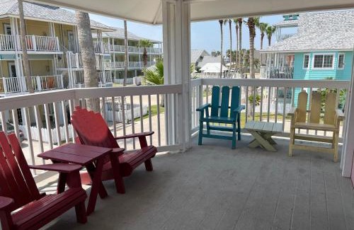 Port Aransas Hotel | Beachside Retreat: Seashell Village Resort with Kitchens