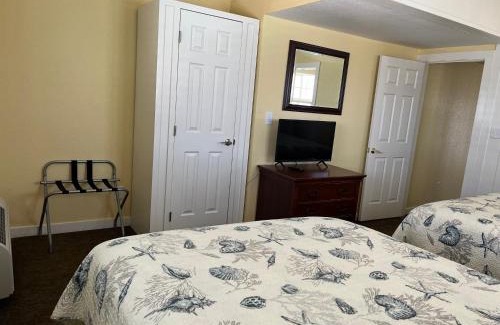 Port Aransas Hotel | Beachside Retreat: Seashell Village Resort with Kitchens