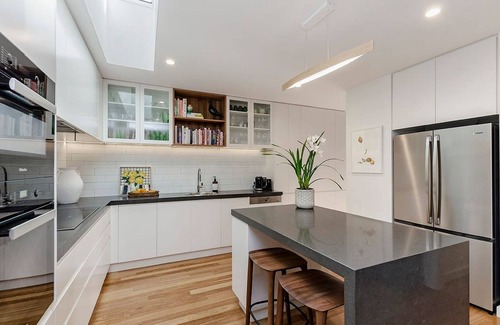 Port Fairy House | Seashells: Adults Only Retreat with Pool & Gourmet Breakfast