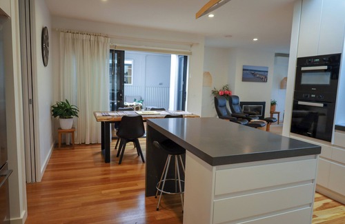 Port Fairy House | Seashells: Adults Only Retreat with Pool & Gourmet Breakfast