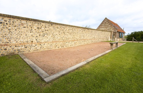 Saint-Aubin-sur-Mer House | Oceanfront Retreat: Old Children of a First Classification