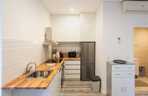 Leixões Apartment | Seaside 1BR Flat with AC in Matosinhos - Family Friendly Stay