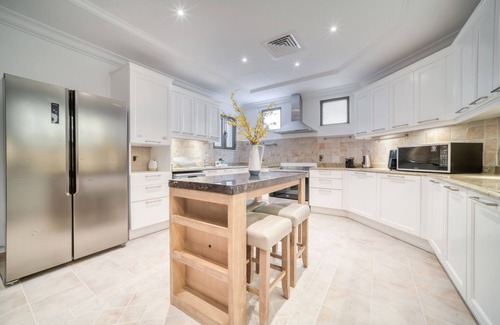 Palm Jumeirah Villa | Elegant 5BR Villa with Beach Access on Palm Jumeirah